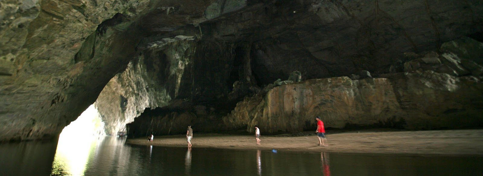  Visiter la grotte de Puong