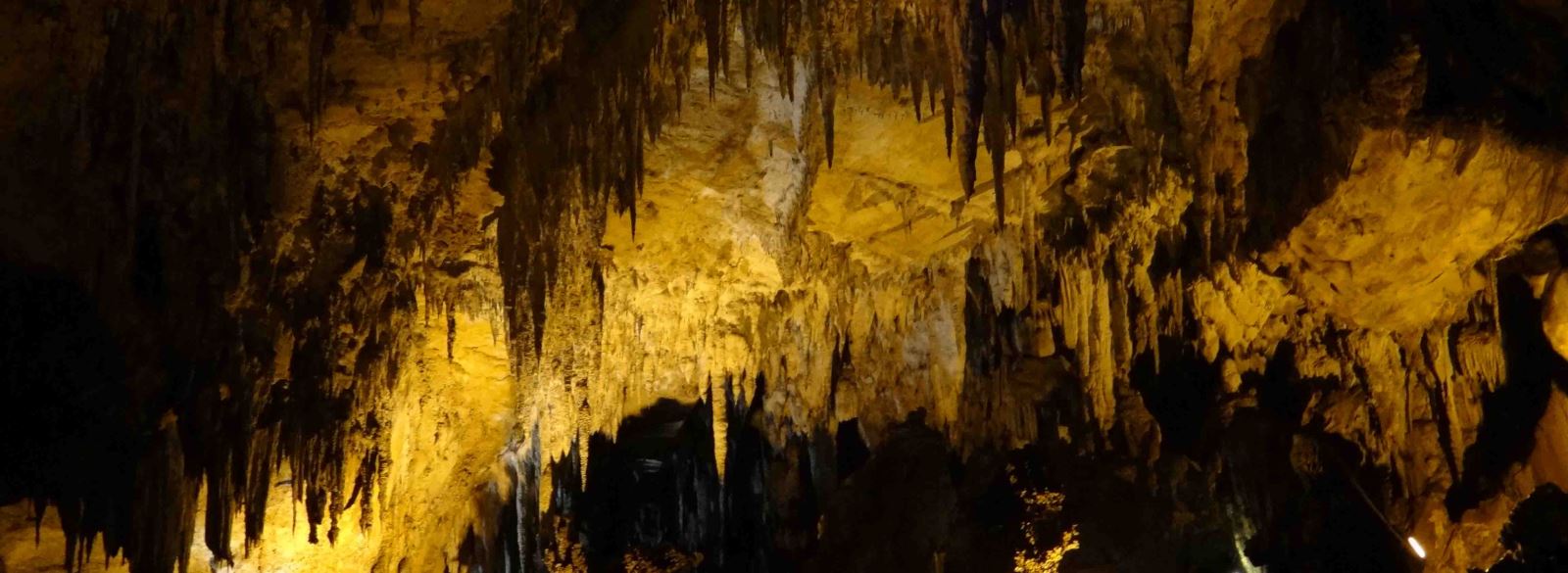 Visiter la grotte de Nguom Ngao