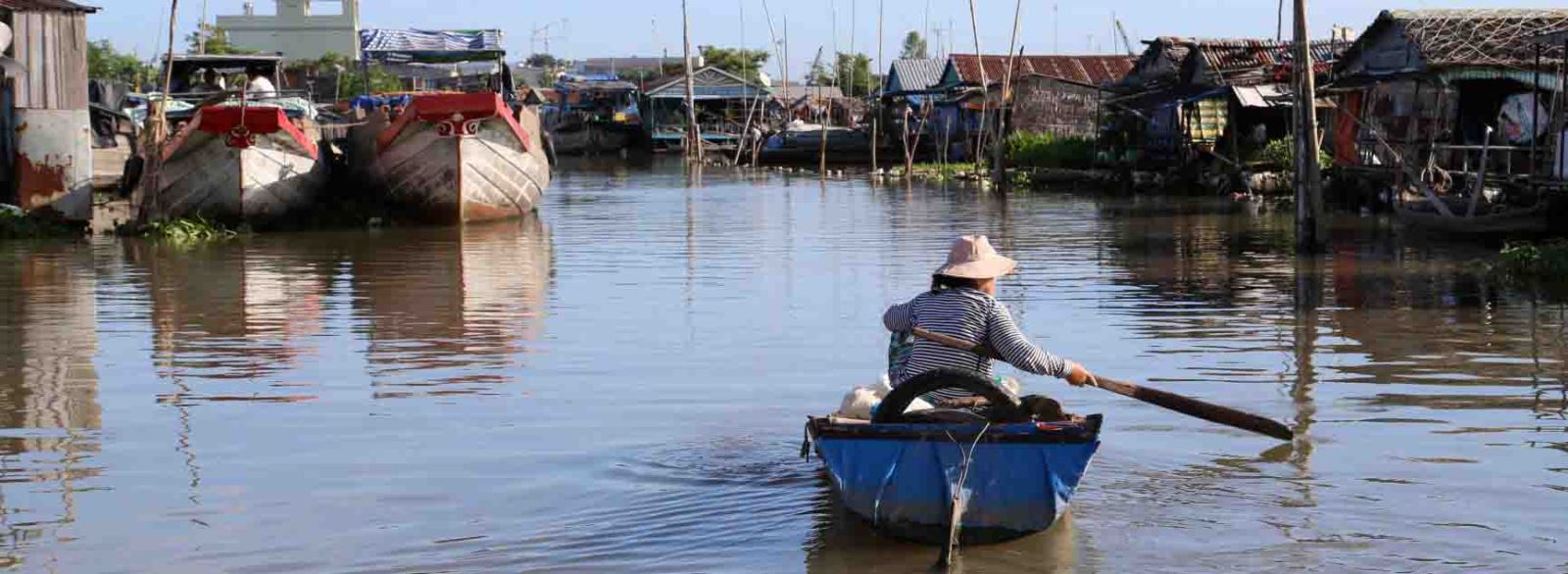 Les villages flottants dans le fleuve de Hau Giang